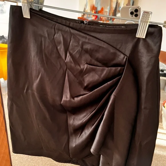 Xs Express Black Satin Skirt like new - Picture 5 of 10